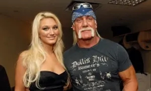 Con gái hoãn hỏa táng thi thể Hulk Hogan